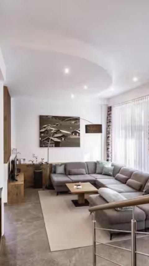 Spacious And Tranquil House in Livigno – Livigno