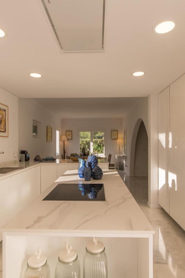 Elegant Beachside Can Catlar Villa – billede 9