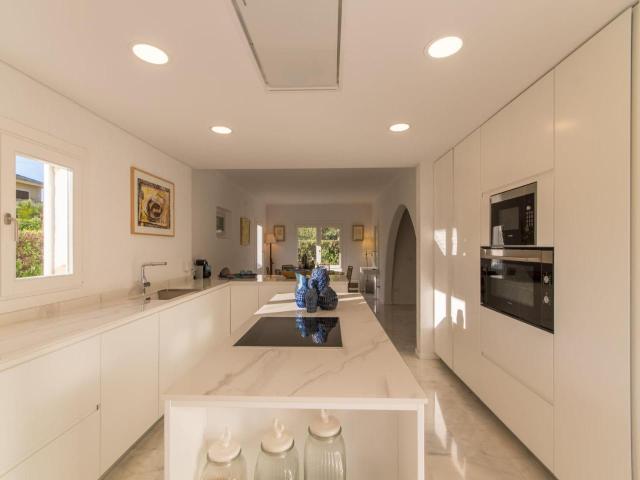 Elegant Beachside Can Catlar Villa – billede 9