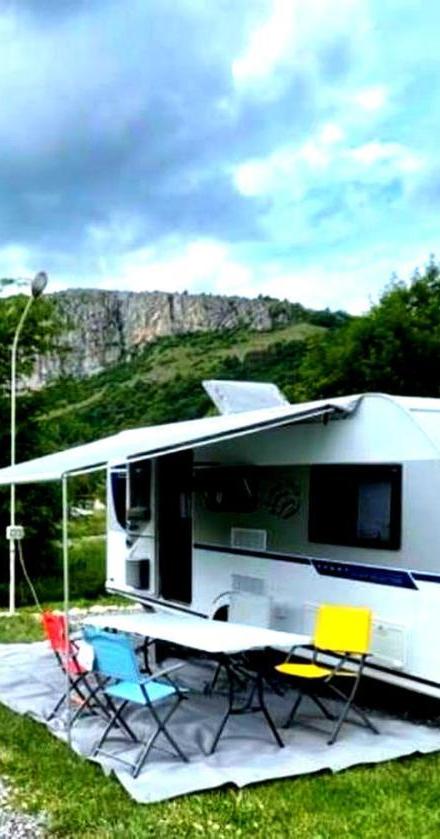 Cozy Caravan in Camping Erlengrund, Bad Hofgastein – billede 1