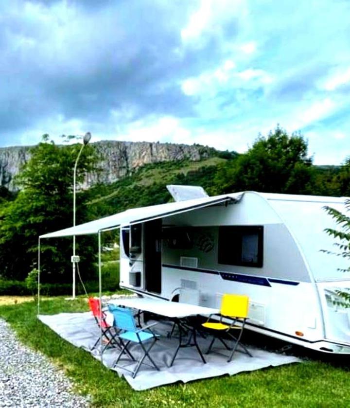 Caravan (1 double bed and 1 extra-large double bed) – Cozy Caravan in Camping Erlengrund, Bad Hofgastein