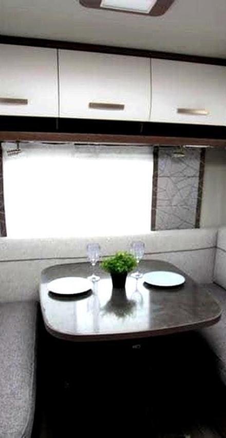Cozy Caravan in Camping Erlengrund, Bad Hofgastein – billede 2