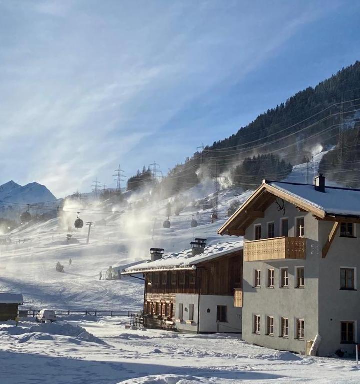Deluxe Apartment (2 single beds) - Free WiFi – Chalet Marmotta Neve