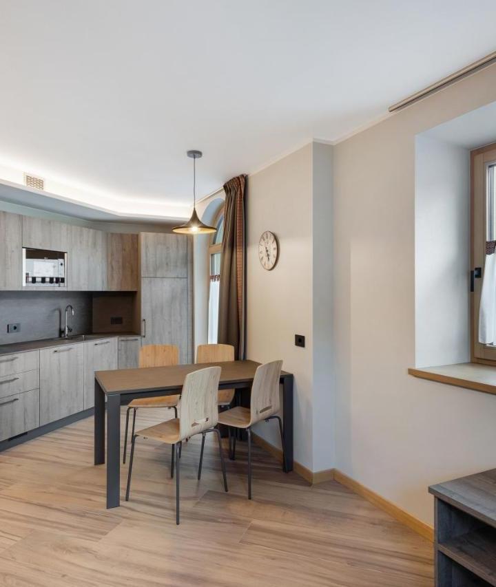 Superior One-Bedroom Apartment with Balcony (1 sofa bed, Bedroom#1: 1 extra-large double bed) - Free WiFi – Ice Mountain Planet Suite House