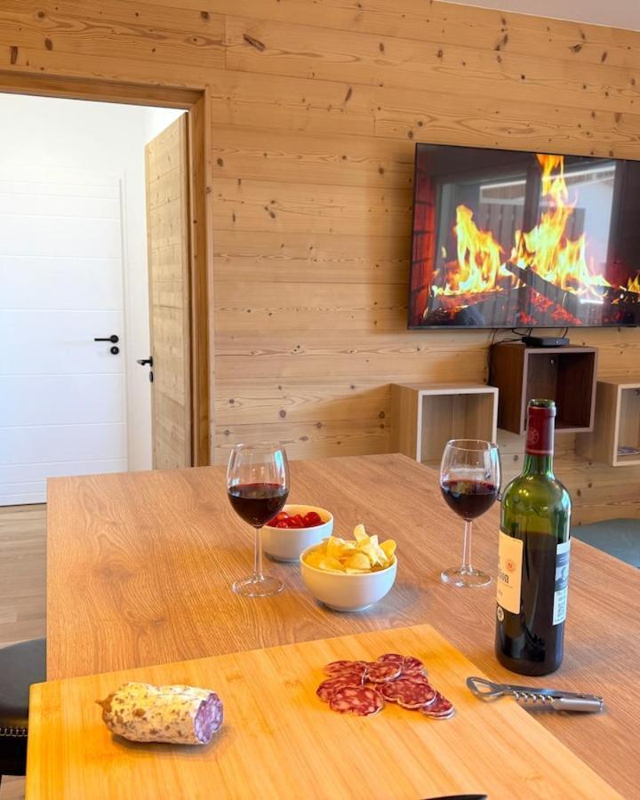 Four-Bedroom Apartment with Balcony (1 sofa bed, Bedroom#1: 1 bunk bed, Bedroom#2: 2 single beds, Bedroom#3: 1 bunk bed, Bedroom#4: 1 extra-large double bed) - Free WiFi – Panorama Unique - T4 Neuf Haut de Gamme