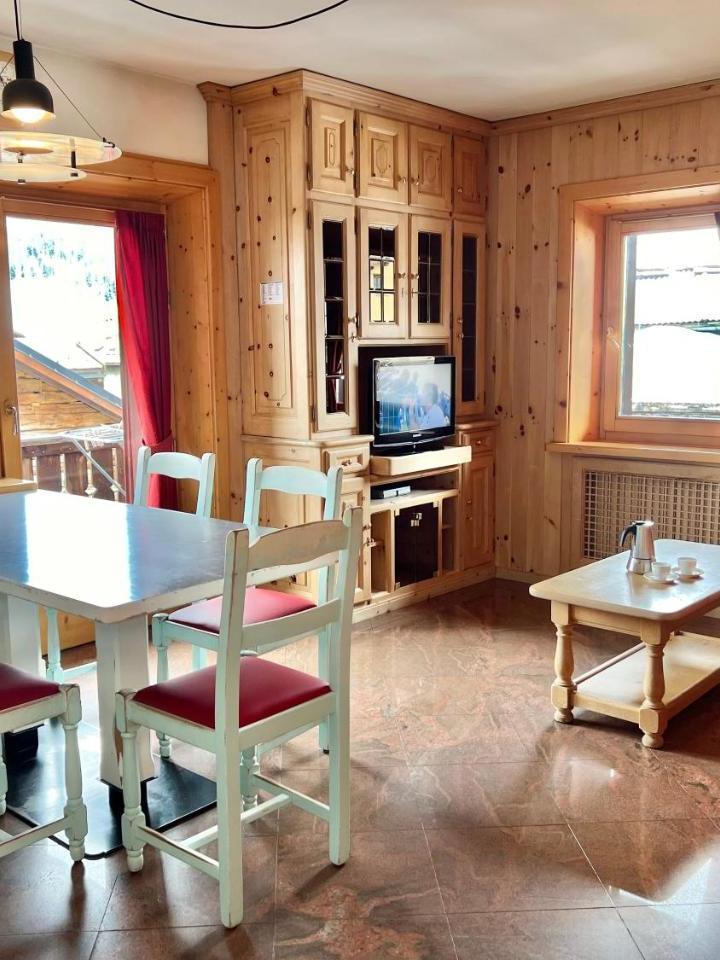 One-Bedroom Apartment (1 large bed) - Free WiFi – Bike&Ski Saroch Apartments