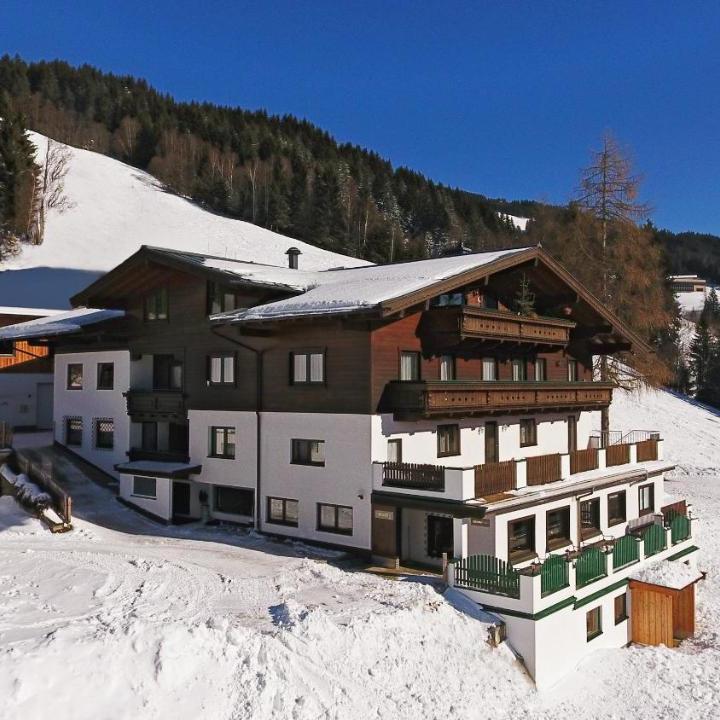 Quadruple Room (1 bunk bed and 1 large bed) - Free WiFi – Gastehaus Standardhaus