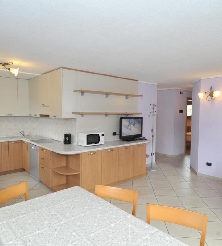 Three-Bedroom Apartment (2 single beds) - Free WiFi – Chalet Agnese - Livigno