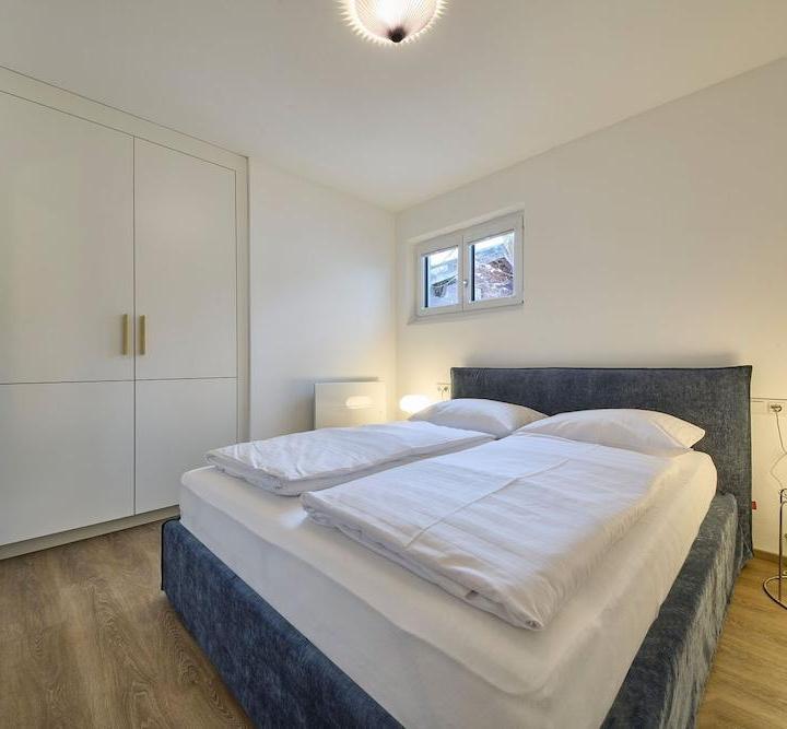 Classic Apartment, 1 Bedroom, Mountain View (1 Queen Bed and 1 Double Sofa Bed) – Hildy's