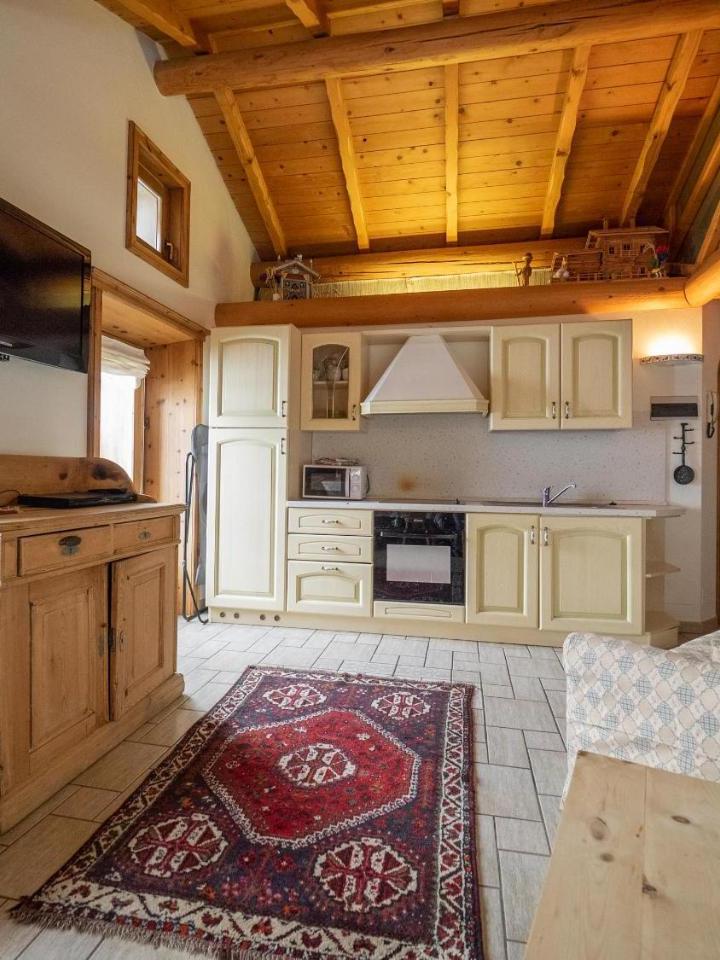 Duplex Apartment (2 single beds and 1 large bed) - Free WiFi – Bait Da Sandro