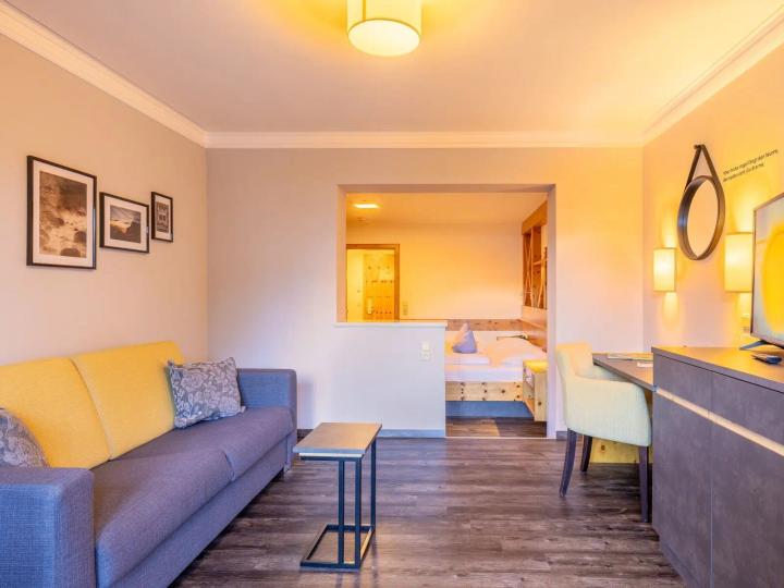 Familieværelse Standard max 3 pers. – Jufa Alpenhotel Saalbach (1/7)