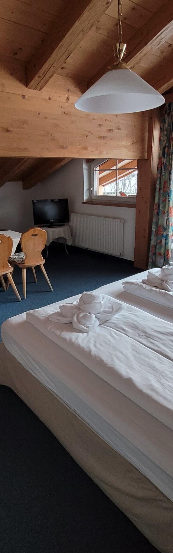 Familieværelse m bjergudsigt max 5 pers. – Hotel Alpenhof