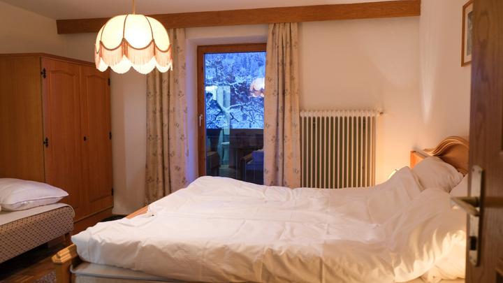 Trippelværelse max 3 pers. – Pension Luise (1/4)