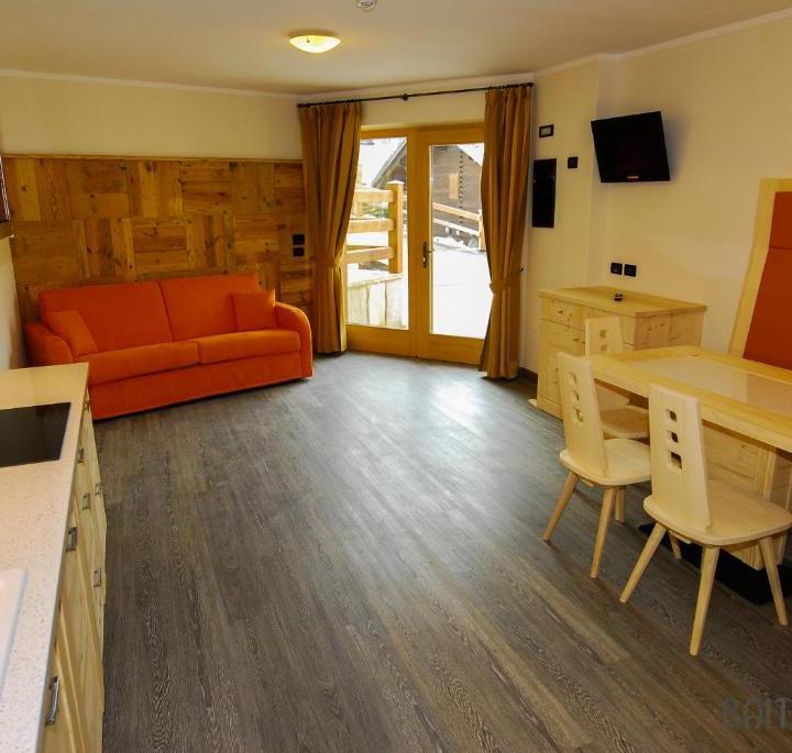 3-værelses deluxe lejlighed med balkon – Baita Cusini