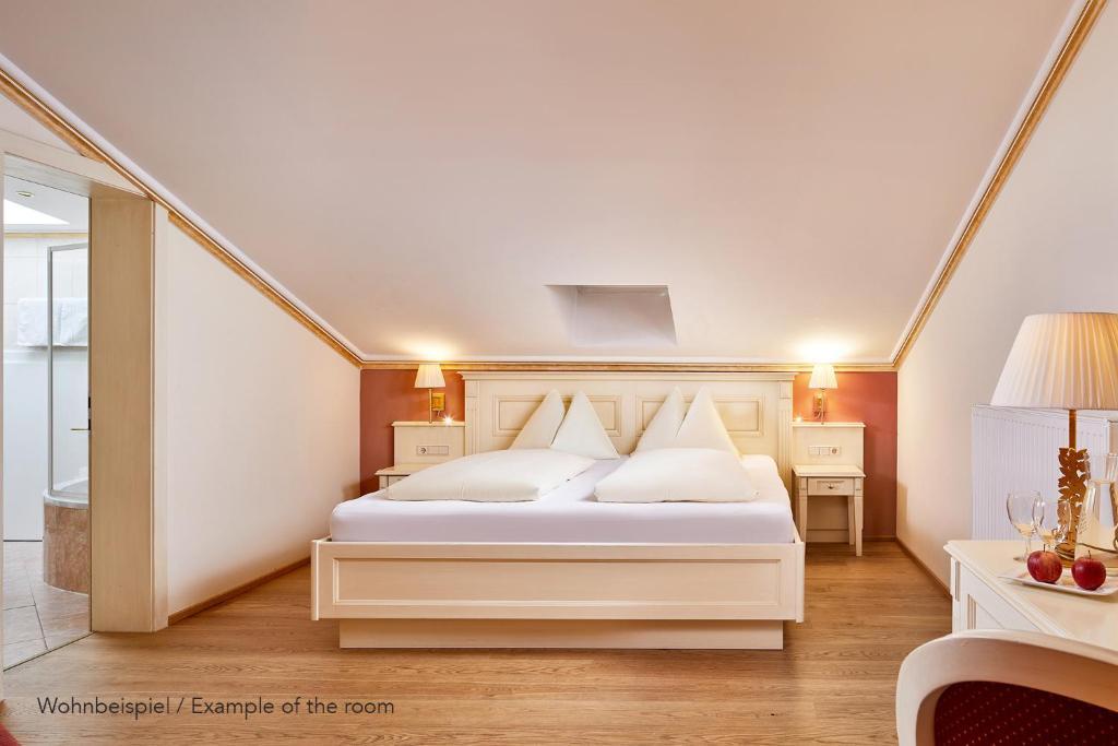 Dobbeltværelse m balkon ”Superior” max 3 pers. – Grand Hotell