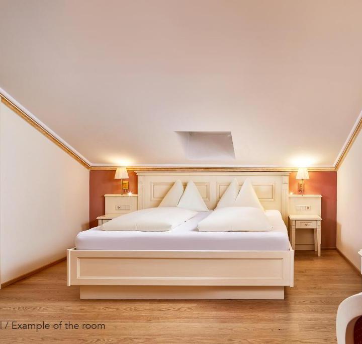 Dobbeltværelse m balkon ”Superior” max 3 pers. – Grand Hotel