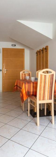 2-værelses lejlighed med balkon – Chalet Loredana