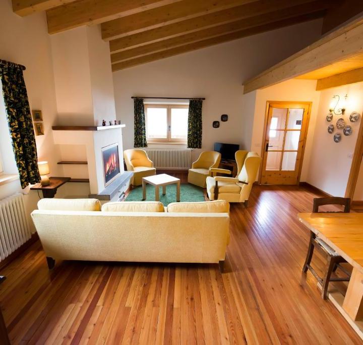 4-værelses lejlighed med balkon – Chalet Elena