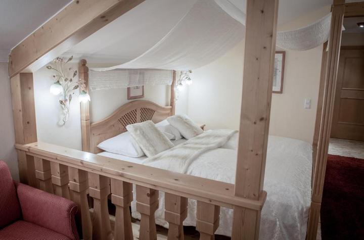 Bryllupssuite med eget spabad max 3 pers. – Rigele Royal (1/4)