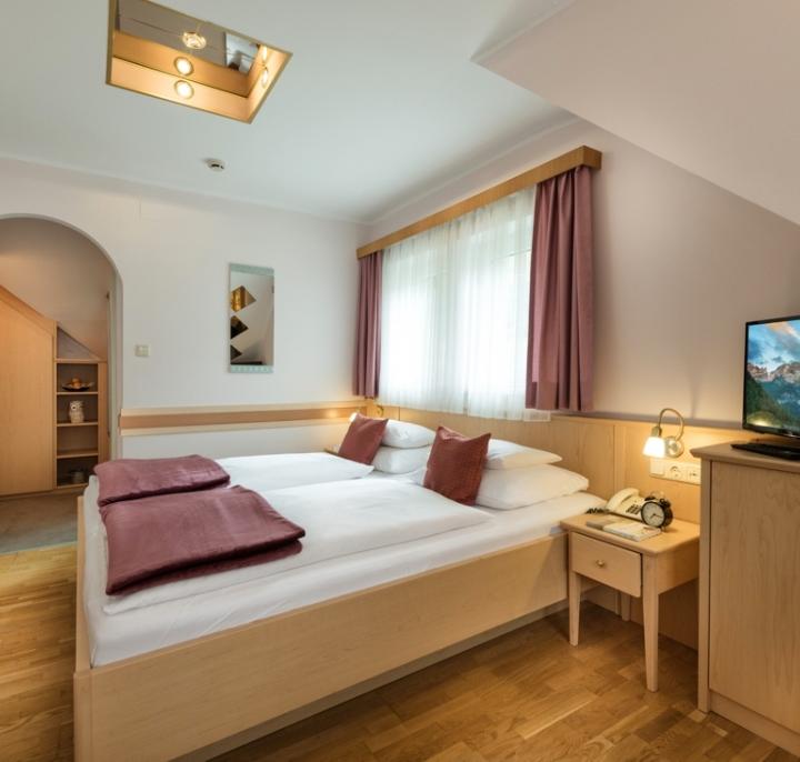 Dobbeltværelse max 3 pers. – Kur- und Sporthotel Alpenblick