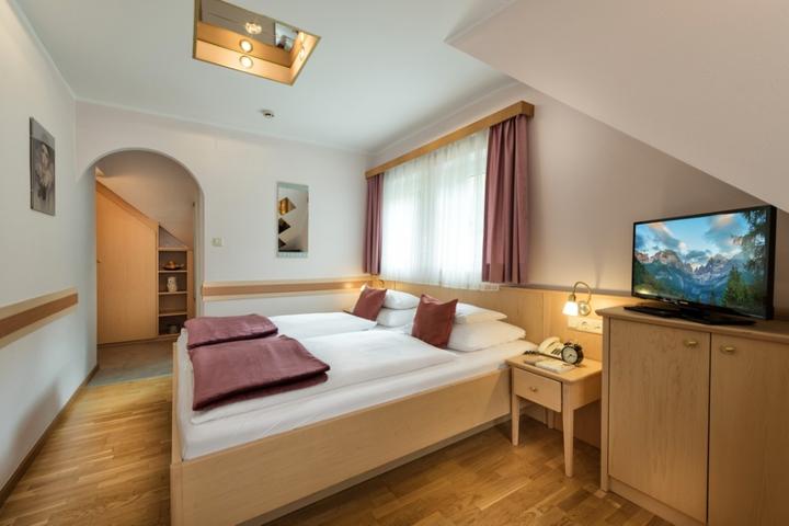 Dobbeltværelse max 3 pers. – Kur- und Sporthotel Alpenblick (1/6)