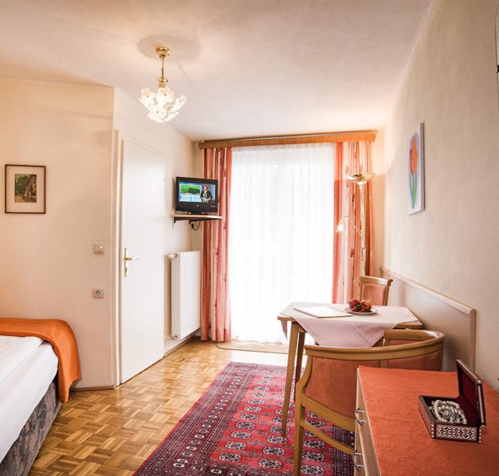 Enkeltværelse m balkon max 1 pers. – Kur- und Sporthotel Alpenblick