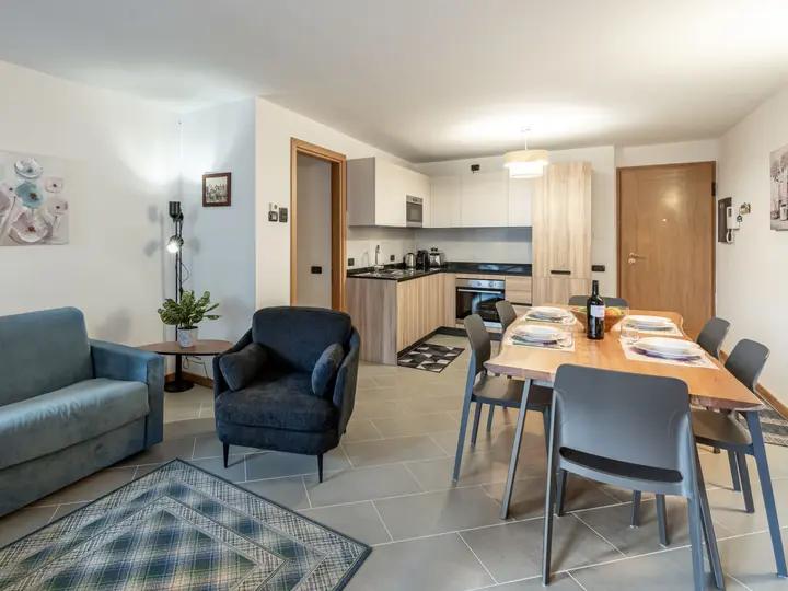 3-værelses lejlighed med balkon max 5 pers. – Condominio Giulia (Alba)