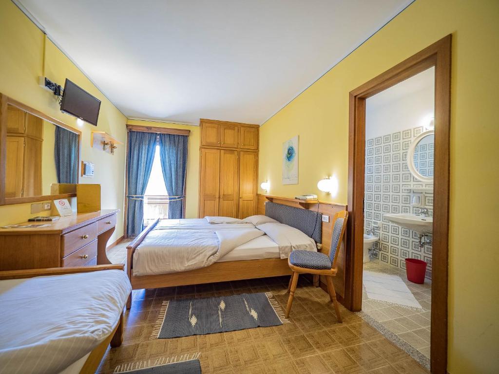 Trebäddsrum max 3 pers. – Hotell Baita Della Luna