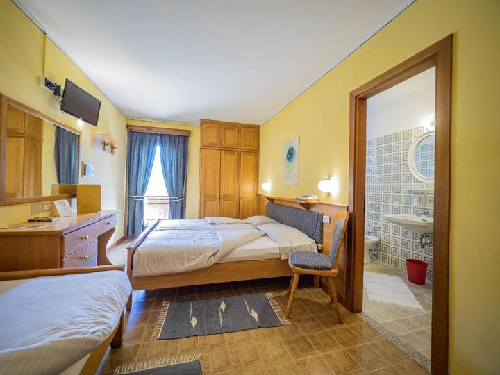 Trippelværelse max 3 pers. – Hotell Baita Della Luna