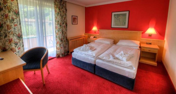 Trippelværelse m balkon max 3 pers. – Hotel Alpina Bad Hofgastein (1/3)