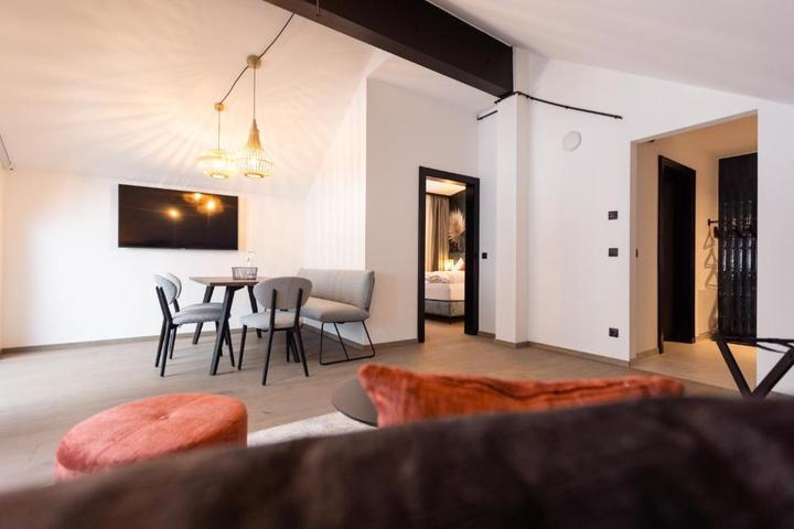 Studio XL 1 med balkon – Carpe Solem Jules (1/7)