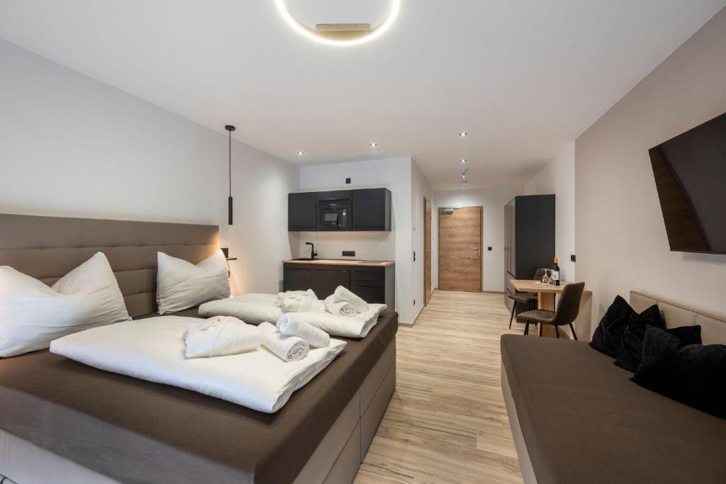 Family Studio max 3 pers. – Lägenhetshotell & restaurang Goldhirsch