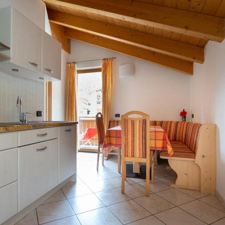 2-værelses lejlighed med balkon – Chalet Loredana