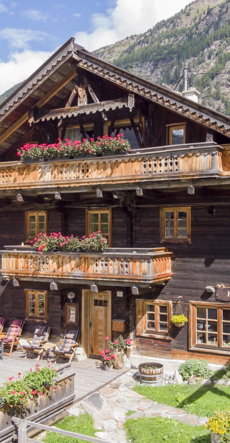 Beim Holzschnitzer