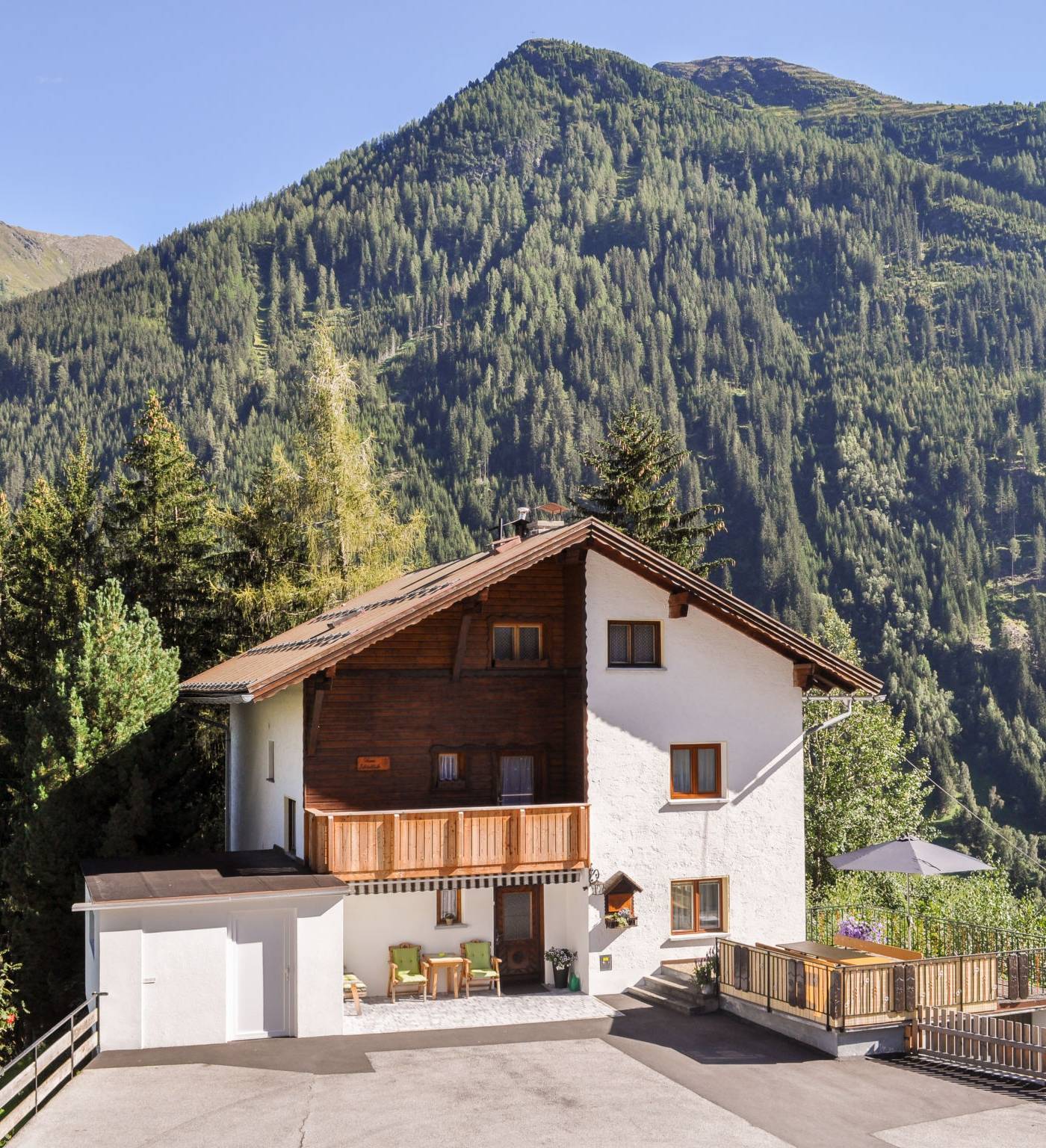Hus, Kappl, St. Anton