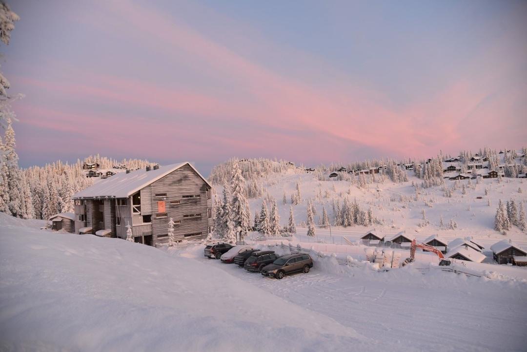 BASE CAMP 233 – BASE CAMP 233