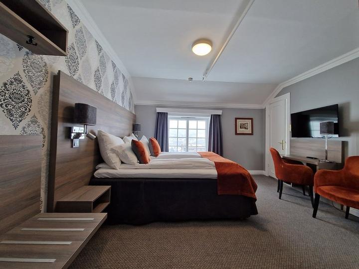 Dobbeltværelse m udsigt max 2 pers – Dr Holms Hotell (1/4)