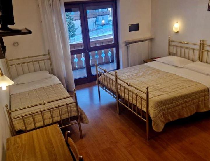 Trippelværelse max 3 pers. – Hotel Sella Ronda (Campitello)