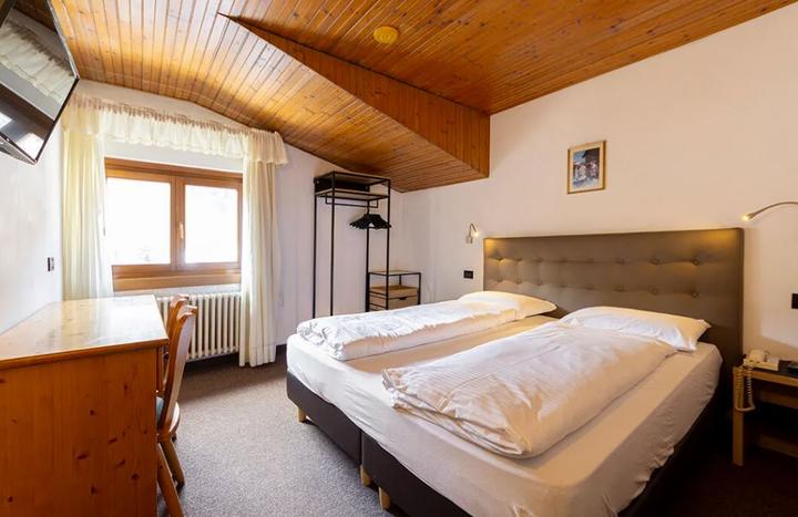 Standard Dobbeltværelse – Hotel Oswald (Canazei) (1/10)
