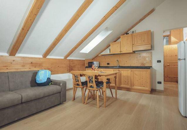 Studeilejlighed med balkon (udsigt mod dalen) max 5 pers. – Garni Aparthotel Princess (Penia)