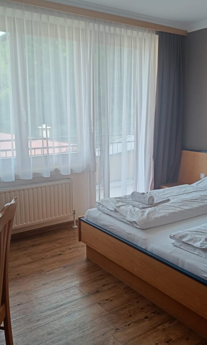 Familieværelse m balkon max 6 pers. – Hotel Bärenbachhof – sommer