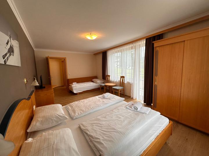Trippelværelse m sovesofa max 3 pers. – Barenbachhof (1/20)
