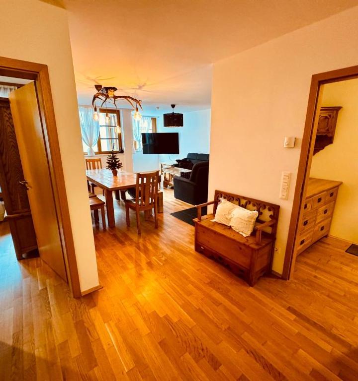 4-værelses lejlighed med balkon – PREMIUM SKI IN/OUT – STEINADLER