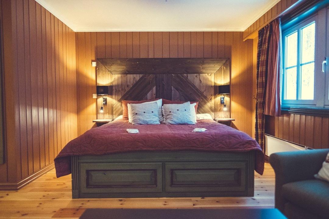 Juniorsuite med balkong och utsikt – Gudbrandsgard Hotell