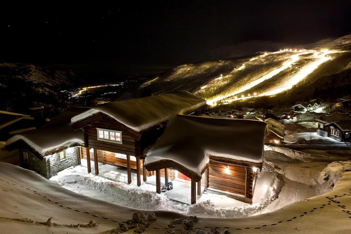 Hemsedal Skisenter – SKARSTUNET – 6 soveværelser, 12 senge, 195m2 – Storhytter Hemsedal Skisenter (1/5)