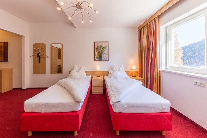 Dobbeltværelse med balkon – Hotel Karl Schranz (1/4)