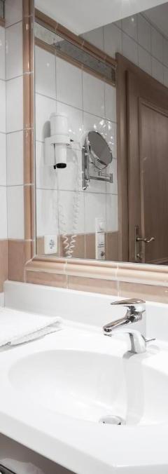 Bryllupssuite med eget spabad max 3 pers. – Rigele Royal