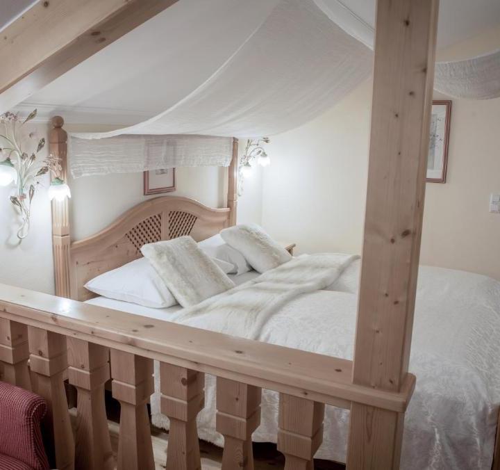 Bryllupssuite med eget spabad max 3 pers. – Rigele Royal