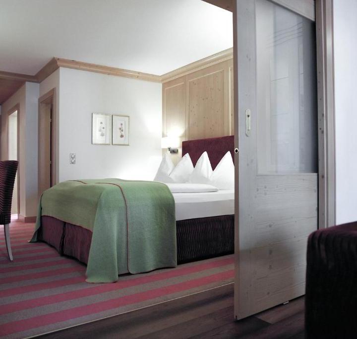 Deluxe Junior Suite med balkon og sauna max 4 pers – Rigele Royal