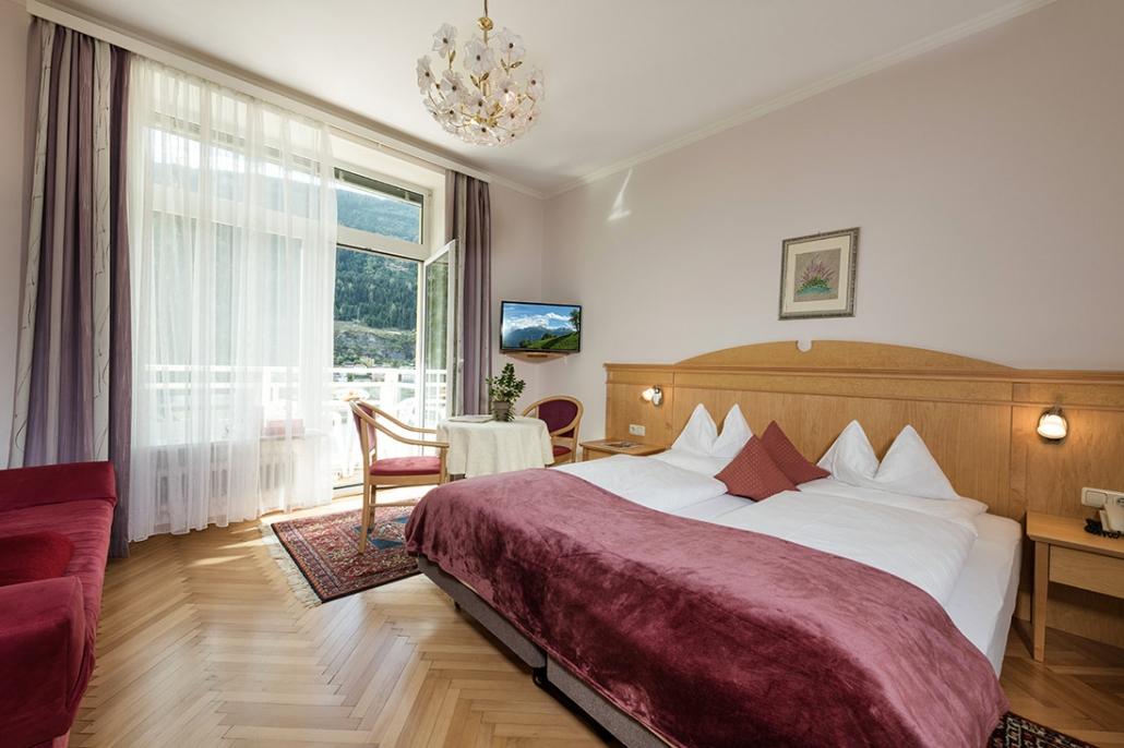 Dubbelrum med balkong och panoramautsikt över dalen max 4 pers. – Spa och Sporthotel Alpenblick